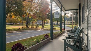 Property grounds - Opera House Loft 22- Downtown loft (Bethel)