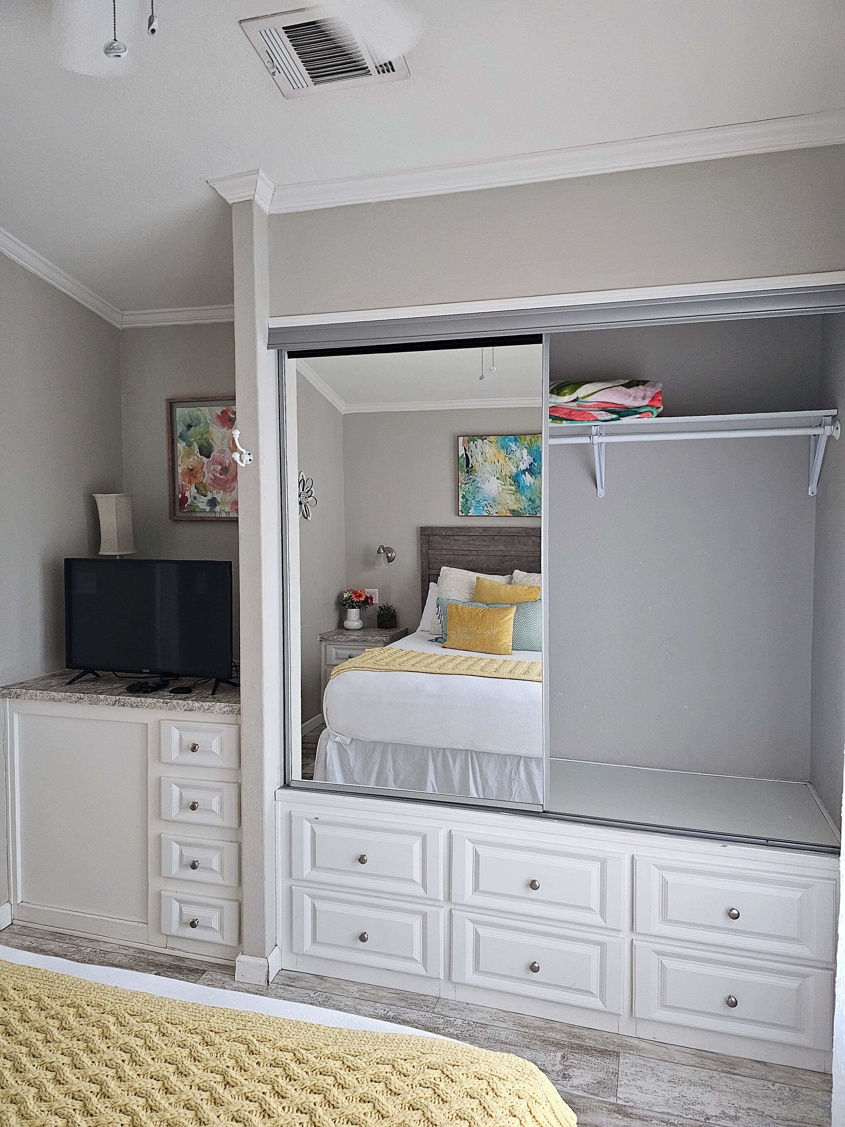 1 chambre, fer et planche à repasser, lit parapluie, Wi-Fi