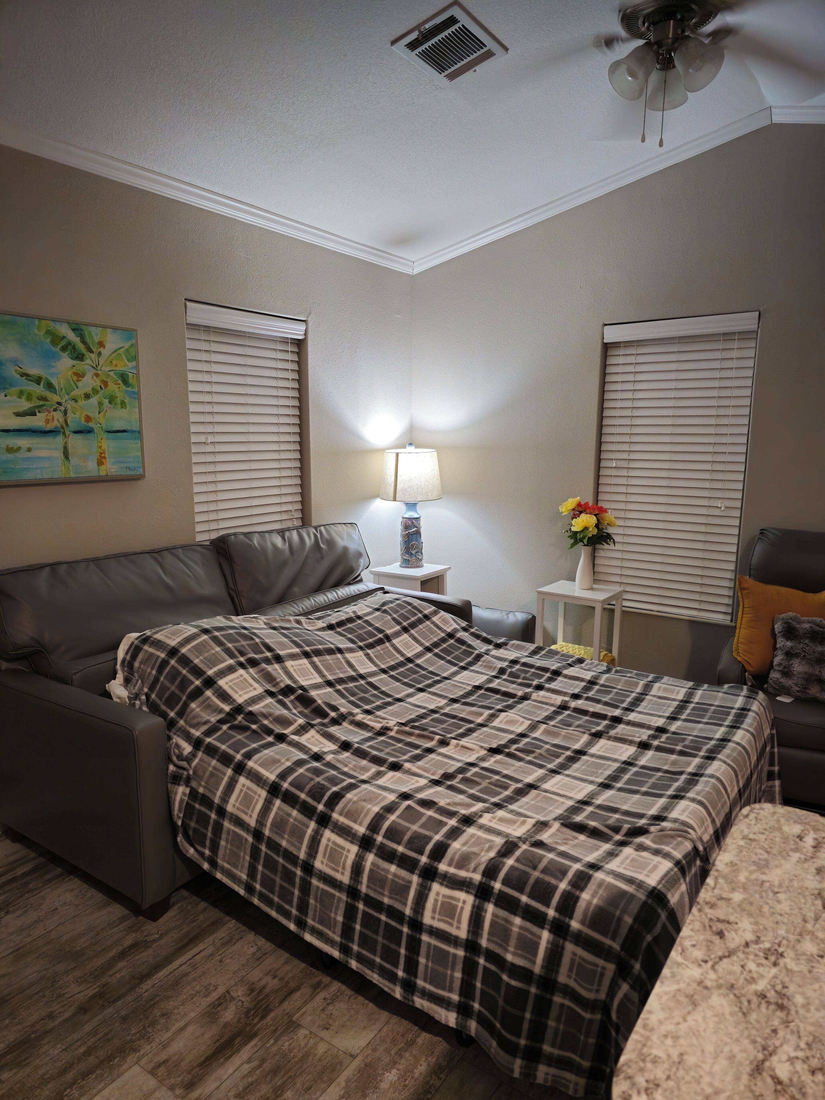 1 slaapkamer, een strijkplank/strijkijzer, reisbedje, wifi