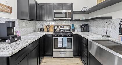 Charming 2-Bedroom House FAMILY FRIENDLY & COZY