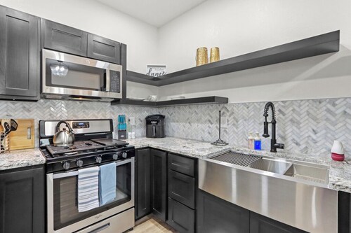 Charming 2-Bedroom House FAMILY FRIENDLY & COZY