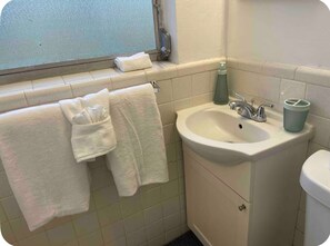 Hårtørrer, håndklæder, Sæbe, Toiletpapir