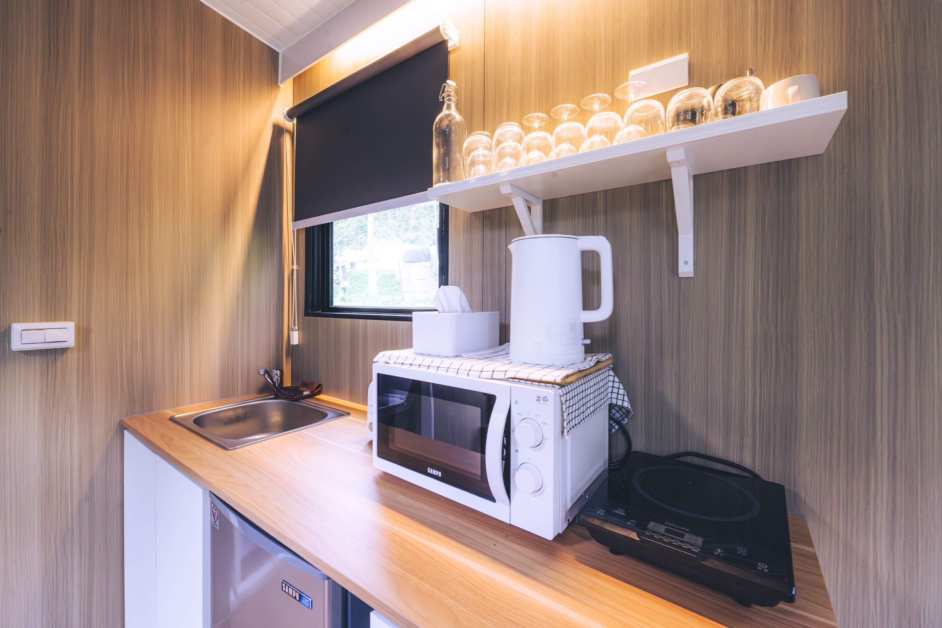 Refrigerador, microondas, parrilla de estufa y tostadora 