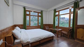 Quarto família, sacada, vista para o vale | Wi-Fi de cortesia