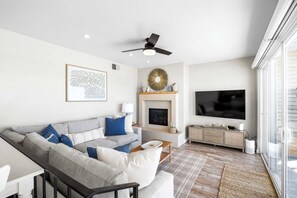 TV, fireplace