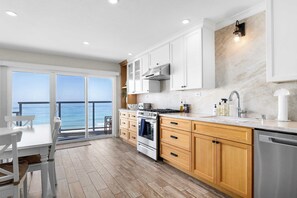 Fridge, microwave, oven, stovetop - 2 bedroom Rio Del Mar Apt - Stunning Ocean Views (Aptos)