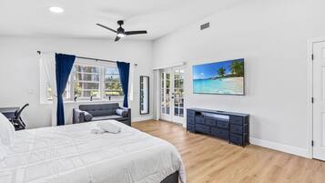 4 Schlafzimmer, Zimmersafe, Schreibtisch, Bügeleisen/Bügelbrett