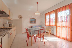 Dining - Bilocale Leonardo - Goelba (Porto Azzurro)