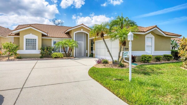 Exterior - Oyster Creek Beautiful home in golfing community with water and preserve views, golf cart included (Englewood)