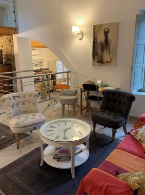 Living area - Villa in St Guilhem le désert with terrace, panoramic view, pets welcome. (Saint-Guilhem-le-Désert)