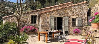 Villa in St Guilhem le désert with terrace, panoramic view, pets welcome.