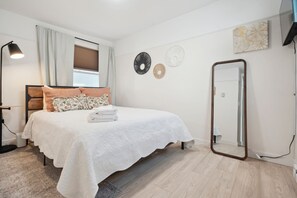 2 多间卧室、旅行婴儿床、WiFi、床单