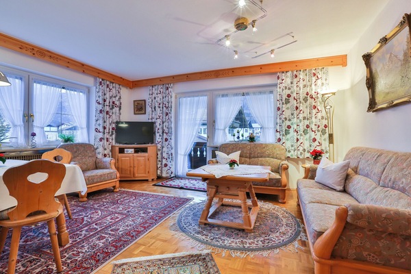 Ferienwohnung für 1-3 Personen, 70 qm, Wohnung 1 - Balkon, zwei separate Schlafzimmer-Wohnraum