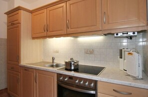 Geladeira, fogão, cooktop, lava-louças