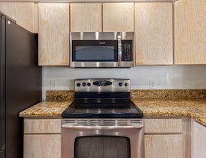 Micro-ondes, four, plaque de cuisson, lave-vaisselle
