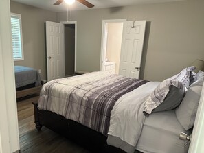 2 bedrooms, WiFi, bed sheets -  2bedroom cabin with AC,Heat,WiFi in Gore Springs just 2.6 miles to Grenada lake (Gore Springs)