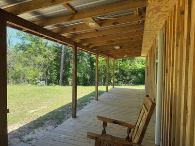 2bedroom cabin with AC,Heat,WiFi in Gore Springs just 2.6 miles to Grenada lake