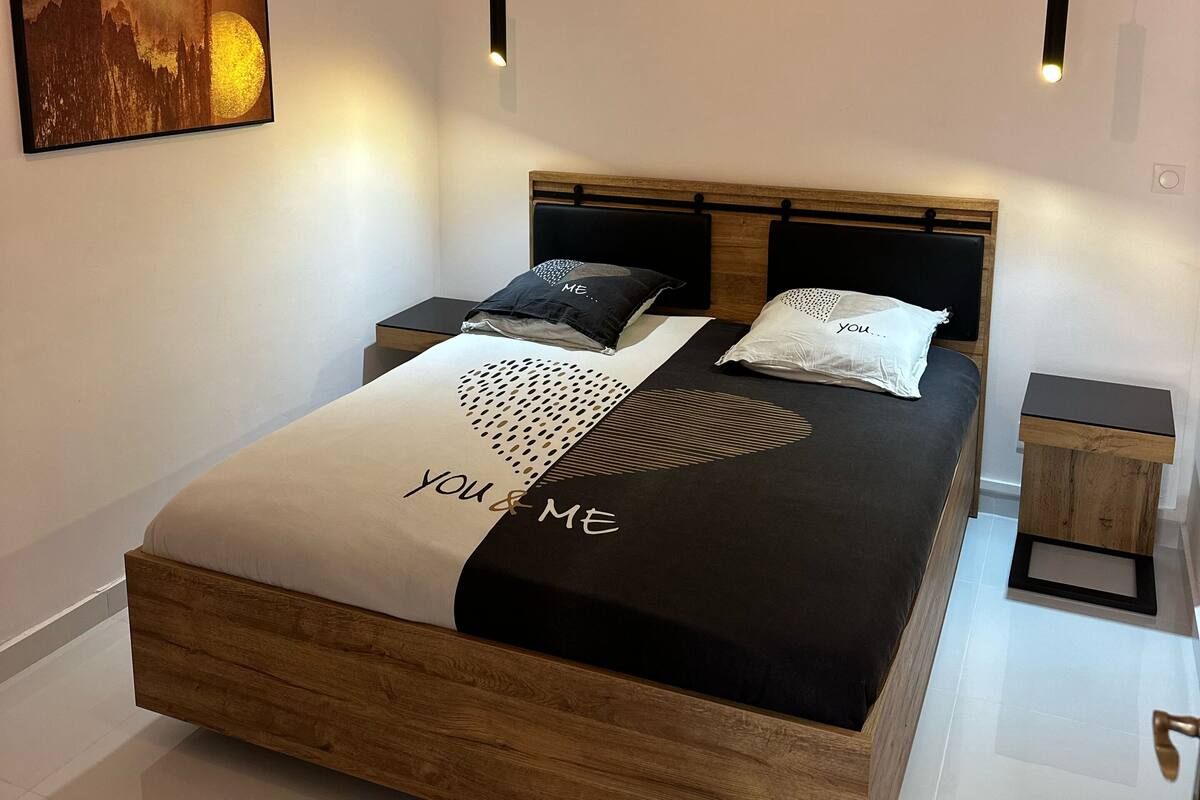 Appartement Deluxe, cuisine, vue ville (MASSIKA) | 셀렉트 컴포트 침대, 책상, 암막 커튼, 방음 설비