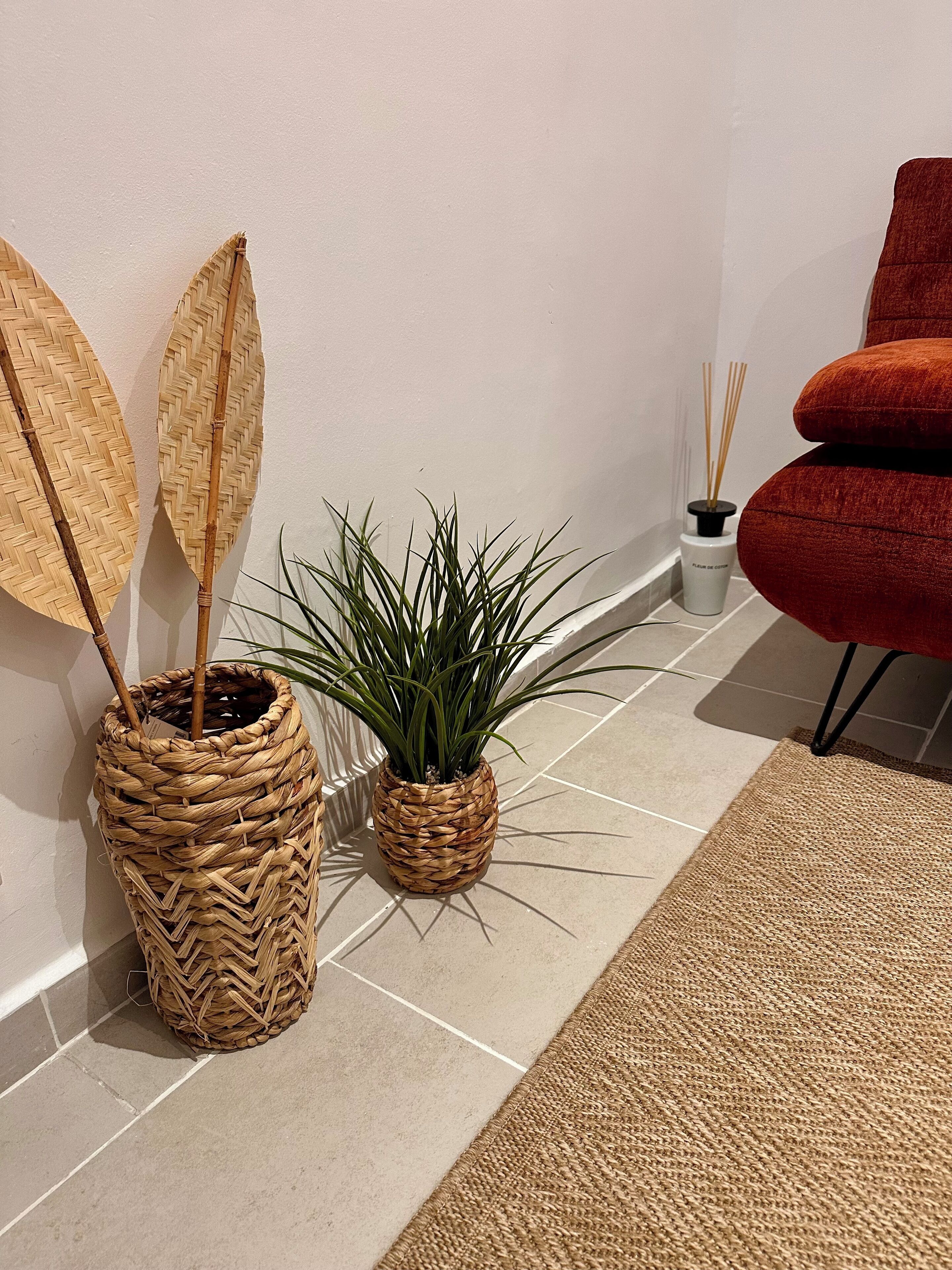 Leilighet – superior, 1 queensize-seng med sovesofa, ikke-røyk | Oppholdsområde | En 50-tommers smart-TV med Parabol-TV