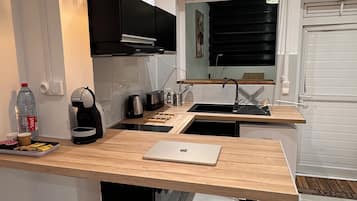 Superior-lejlighed - 1 queensize-seng med sovesofa - ikke-ryger | Privat køkken | Køleskab, mikrobølgeovn, espressomaskine, kaffe-/temaskine