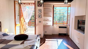 5 habitaciones, tabla de planchar con plancha, cuna de viaje y wifi 