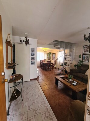 Interior - Cozy Private Rooms in Safe Family Home – Great Location in Ensenada (Ensenada)