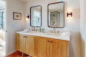 Secador de pelo y toallas