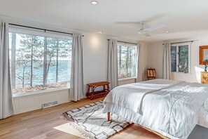 4 bedrooms, internet, bed sheets