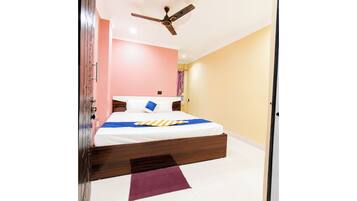 Deluxe Double Room, Multiple Beds, Air conditioning | Hypo-allergenic bedding, desk, laptop workspace, soundproofing