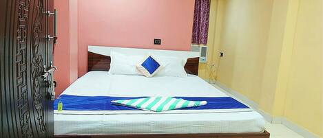 办公桌、笔记本电脑工作区、隔音、床单