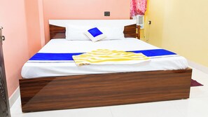 Habitación doble Deluxe, aire acondicionado | Ropa de cama hipoalergénica y escritorio