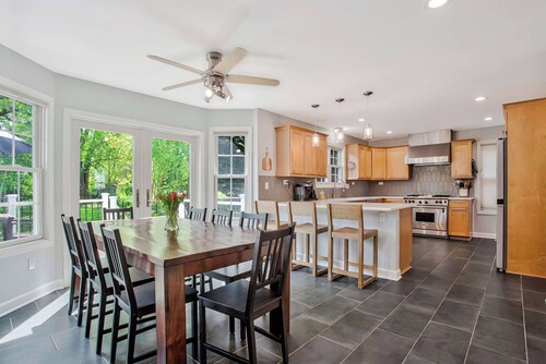 Stunning 4 BR Home - Walking Distance to Stadium