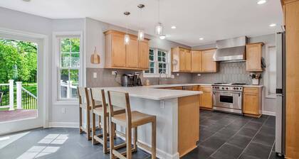 Stunning 4 BR Home - Walking Distance to Stadium