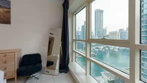House - Chic Dubai Marina 1BR w Pool and Gym (Dubai)
