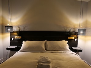 3 habitaciones, tabla de planchar con plancha, wifi y ropa de cama 
