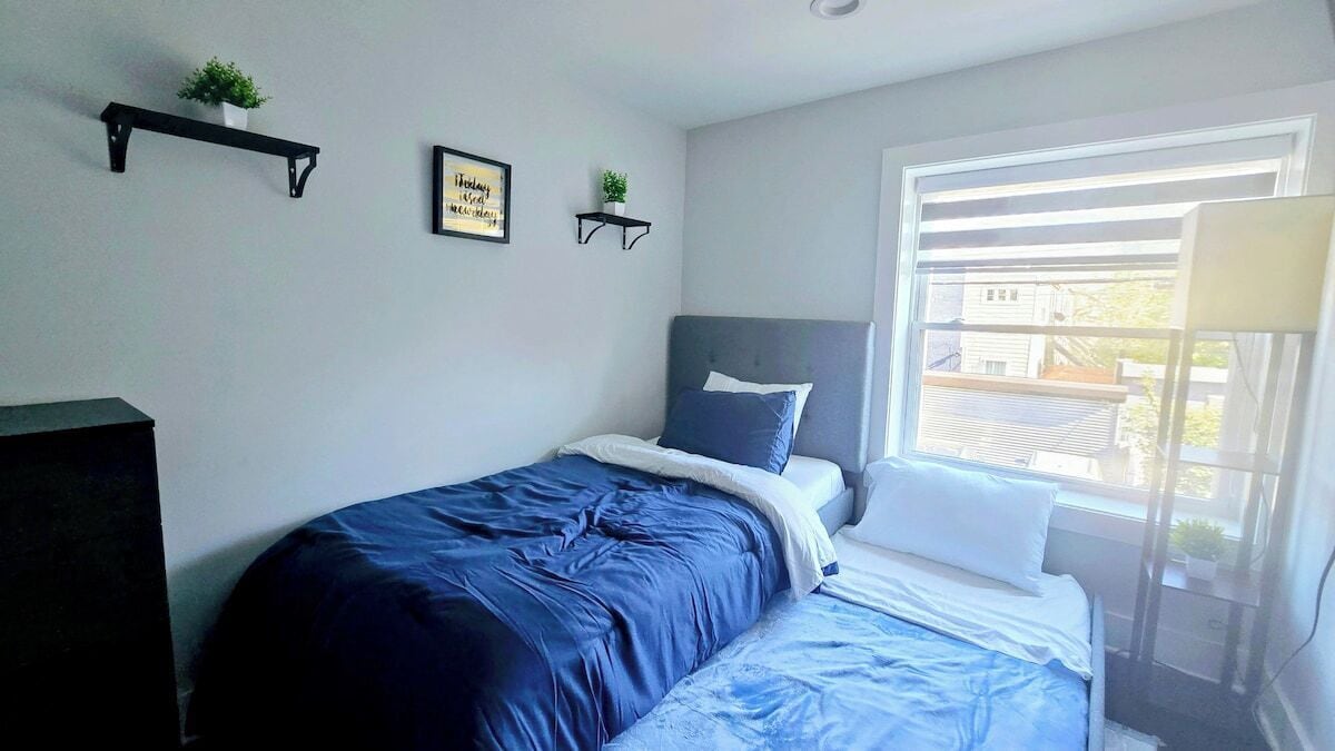 3 habitaciones, tabla de planchar con plancha, wifi y ropa de cama 
