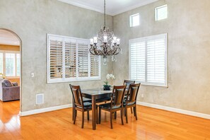 Dining - Quiet Modesto Retreat w/ Patio Near Mall & Dining (Modesto)