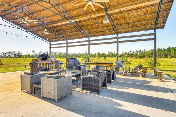 Outdoor dining - Outdoor Entertainment Area: Fountain Family Home! (Fountain)