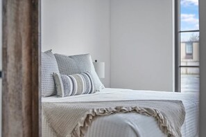 1 habitación, tabla de planchar con plancha, cuna de viaje y wifi 