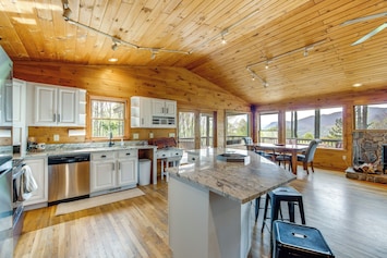 Sylva Vacation Rental | 4BR | 2.5BA | 1 Step to Enter | 2,672 Sq Ft