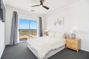 5 bedrooms, WiFi, bed sheets