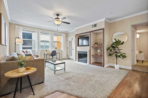 South Reno 2BR | Pool, Gym, Desk & Fast Wi-Fi