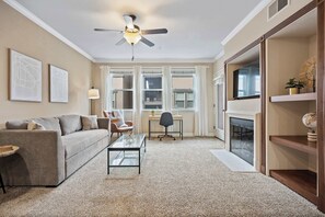 TV, fireplace, offices - South Reno 2BR | Pool, Gym, Desk & Fast Wi-Fi (Reno)
