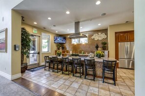 Interior - South Reno 2BR | Pool, Gym, Desk & Fast Wi-Fi (Reno)