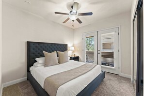 2 bedrooms, desk, iron/ironing board, travel cot - South Reno 2BR · Mountain Views, Pool & Sauna (Reno)