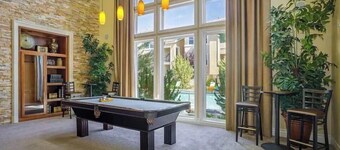 Stylish 3BR Apt with Pool, Gym & Basketball Court