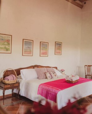 Quarto casal luxo, varanda, vista para o pátio | Edredons de pluma, Wi-Fi de cortesia