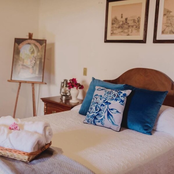 Habitación triple familiar, patio, vista al patio | Wifi gratis 