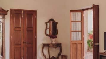 Habitación doble Deluxe, patio, vista al patio | Wifi gratis