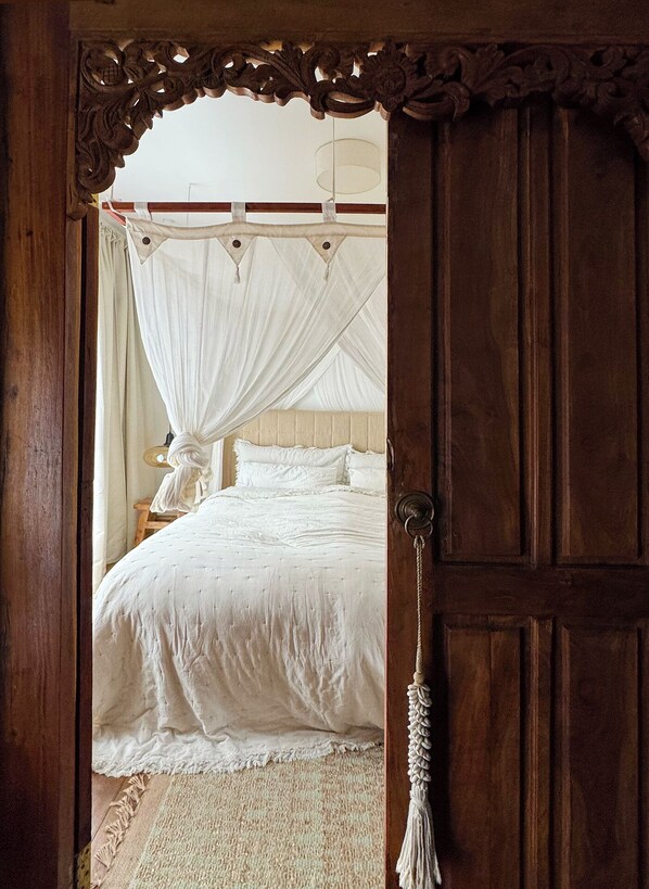 1 bedroom, bed sheets